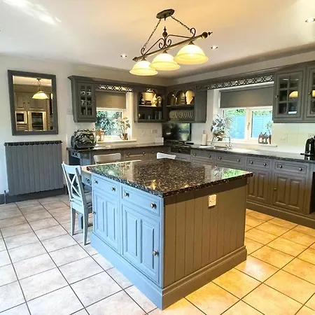 Exclusive Near Airport & * Malahide