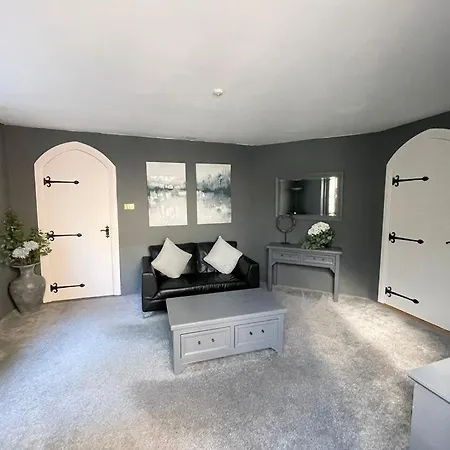 Exclusive Near Airport & فيلة *